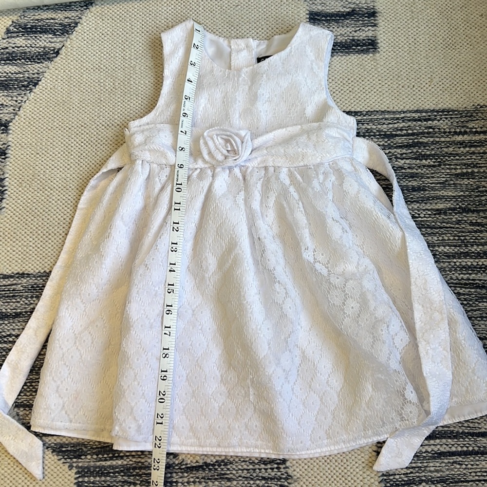 ๐10 items for $10๐ White Lace Dress with Rosettes and Waist Sash GEORGE Size 5 - Picture 5 of 11